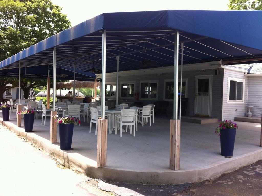 The Blue Inn At North Fork East Marion Екстериор снимка
